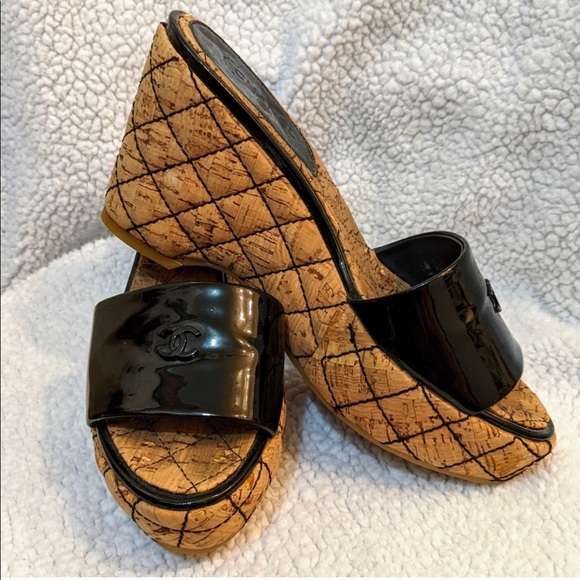 CHANEL Paten Leather Woven Cork Wedge Sandals - Picture 2 of 3
